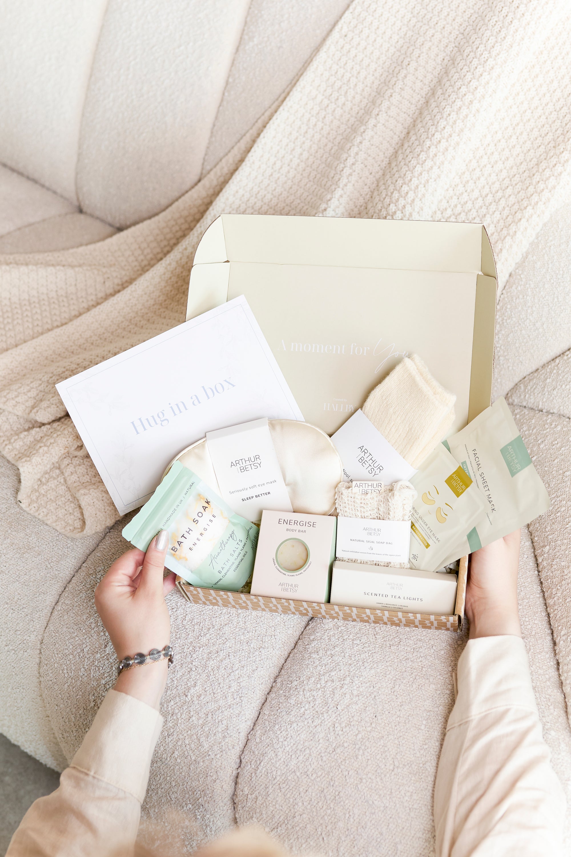 Hug in a box pamper kit