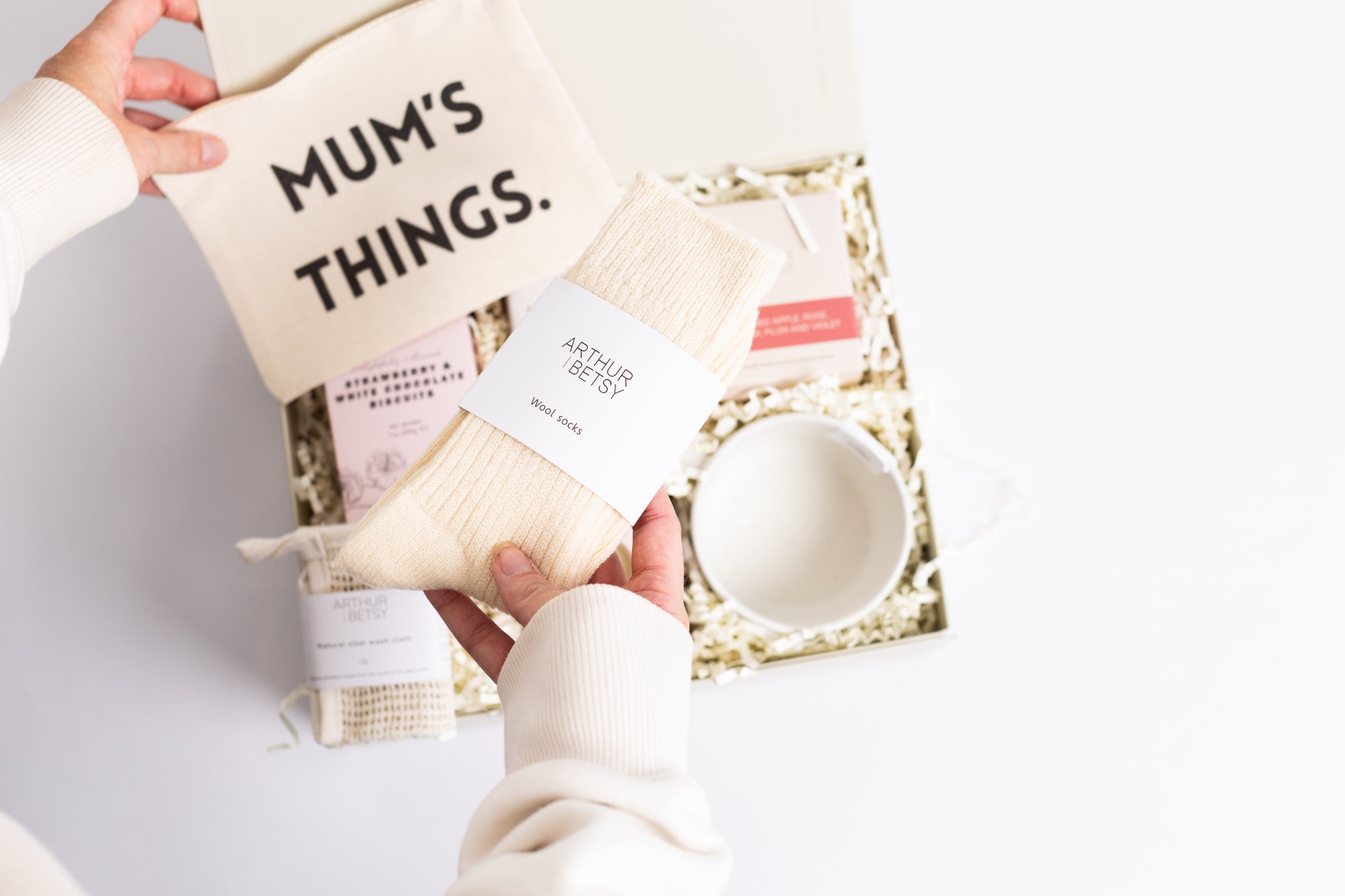 gifts for mums, new mum gifts, new baby gifts, mum gift box, mum hamper, pregnancy gift box, pregnancy hamper, pregnancy gifts, maternity gifts, gift for mum to be, mum to be gifts, maternity leave gifts, baby shower gifts, pregnancy presents, new mum gifts, gender reveal gifts, pregnant mother gifts