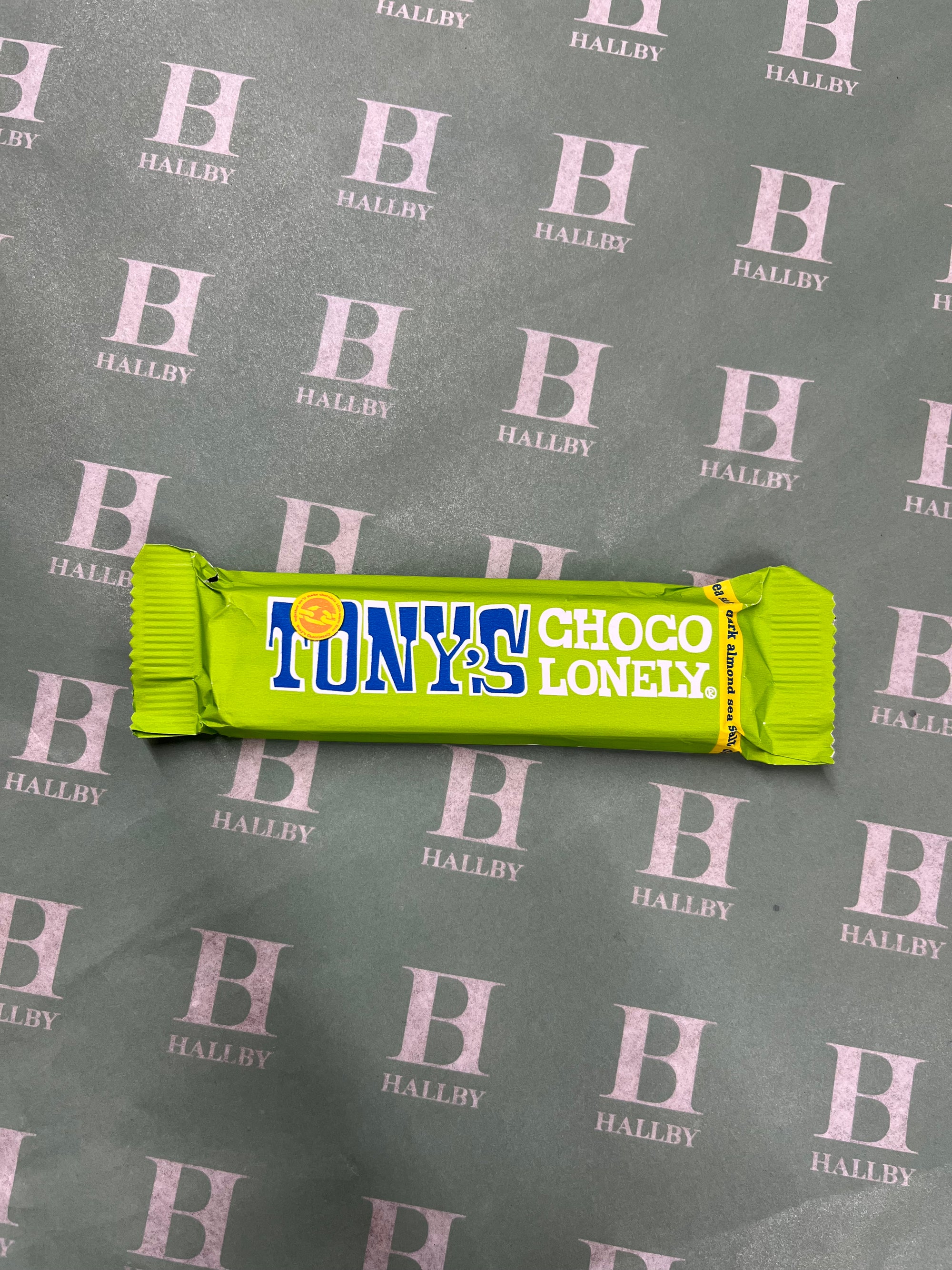 Tony's Dark chocolate with almond and sea salt 35g