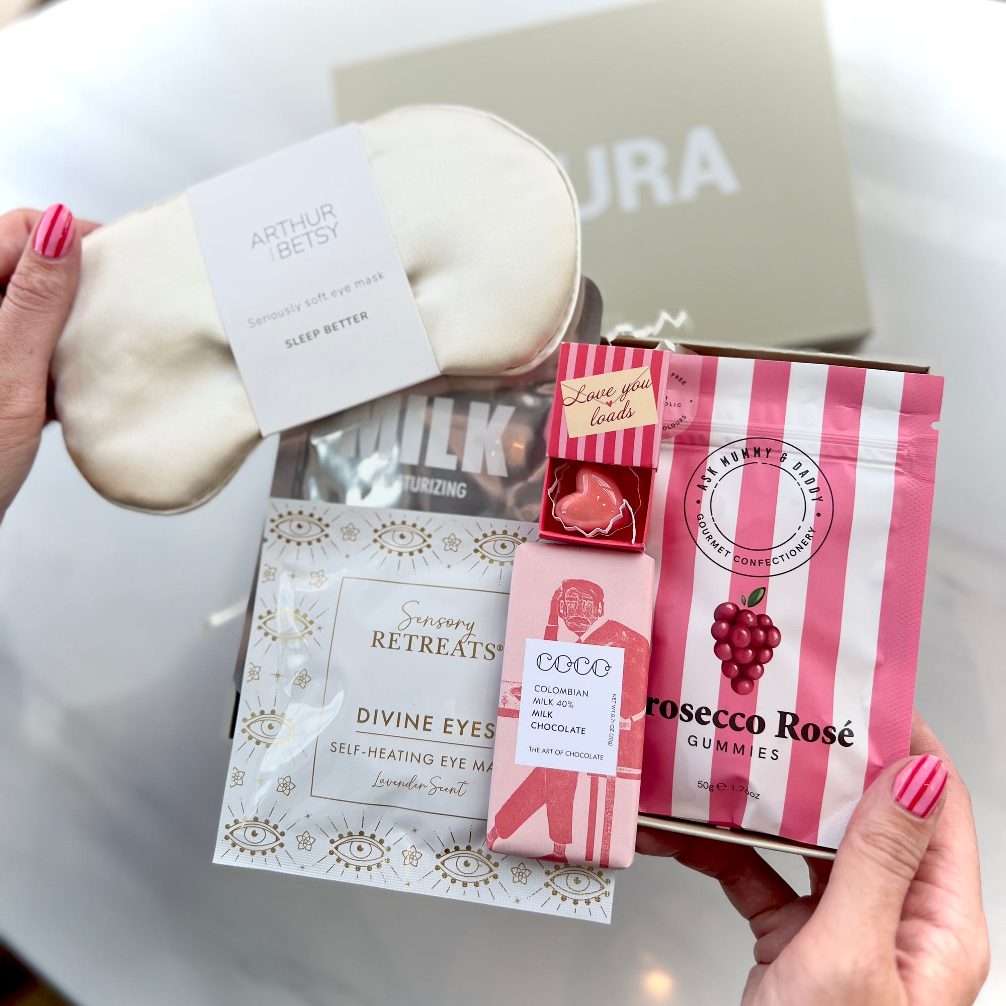 romantic gift for girlfriend, pamper gift for wife, love you gift box, self-care hamper for her, anniversary gift for wife, Valentine’s Day gift for her, girlfriend gifts, pamper box for partner, luxury gift box for women