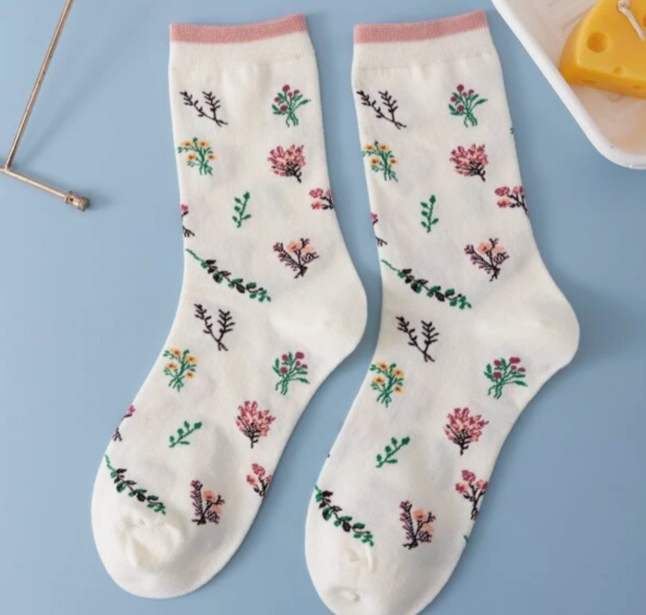 Floral pattern crew socks